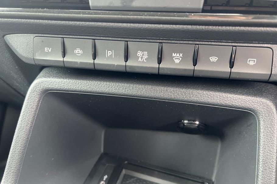 Used FORD TRANSIT CONNECT LO25AWG 35