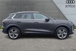 Audi Q3 SUV Photo 4