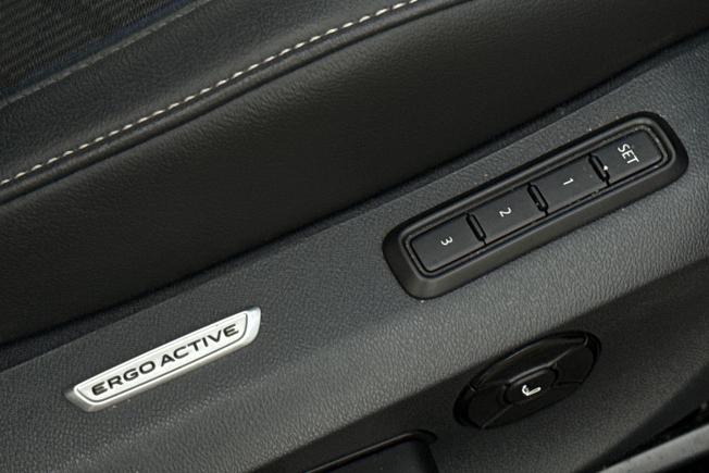 VOLKSWAGEN Passat Photo 23