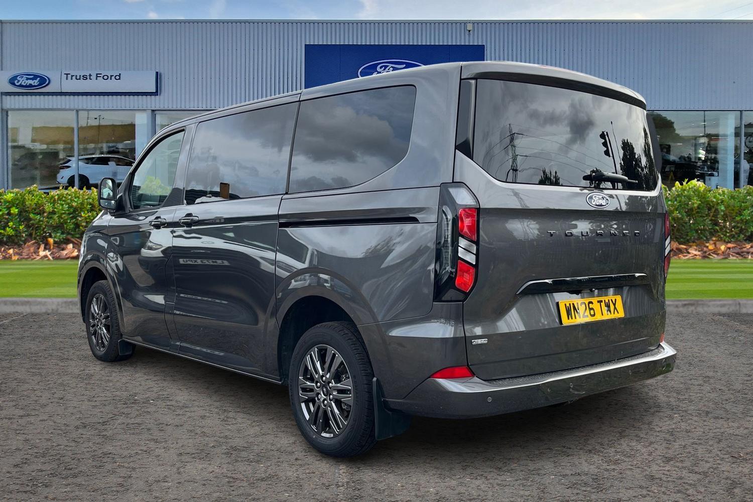 Ford TOURNEO CUSTOM Photo 1