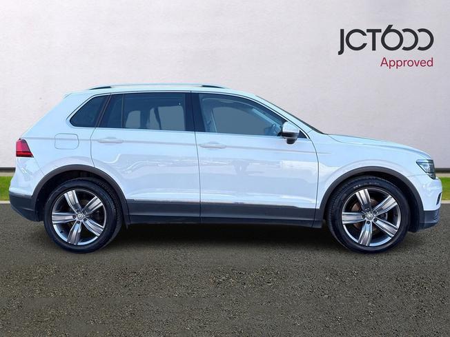 VOLKSWAGEN Tiguan Photo 4