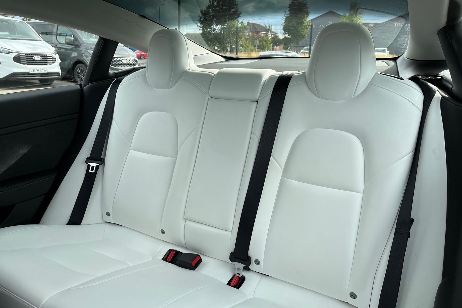 TESLA Model 3 Photo 19