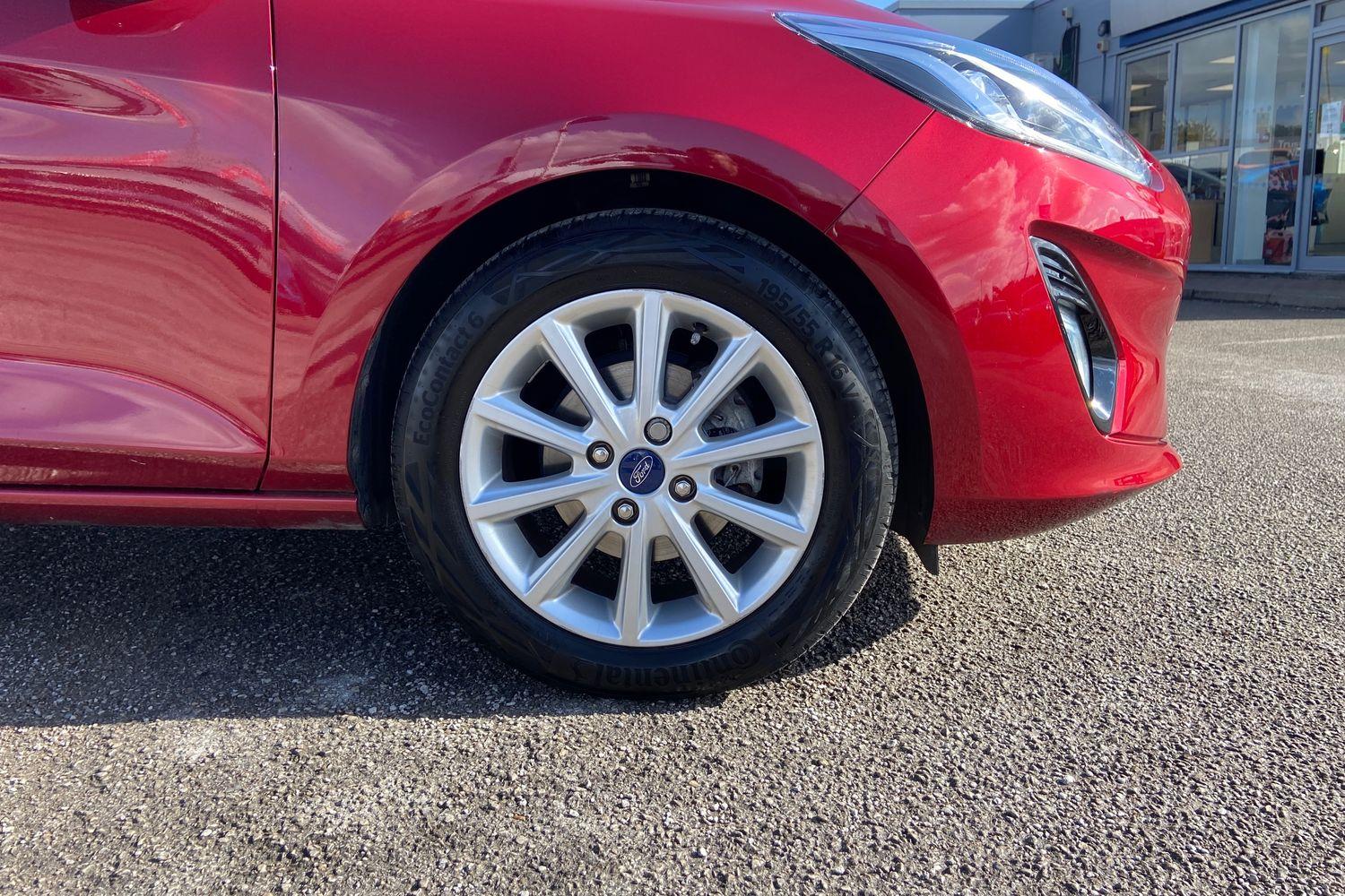Ford Fiesta Photo 7