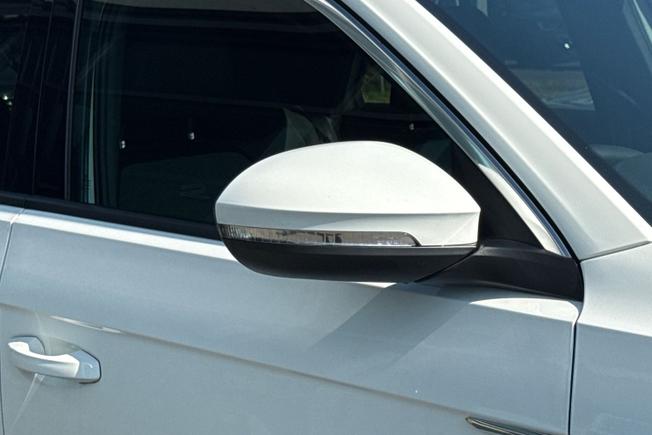 VOLKSWAGEN T-Roc Photo 20