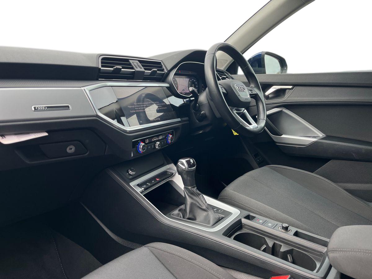Audi Q3 Photo 2