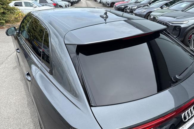 AUDI Q8 Photo 23