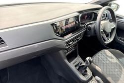 VOLKSWAGEN Polo Photo 2
