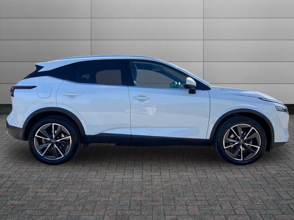 Nissan Qashqai Photo autoimg-0fb210a60b950bca3fdbada4418c1195db4e6491.jpg