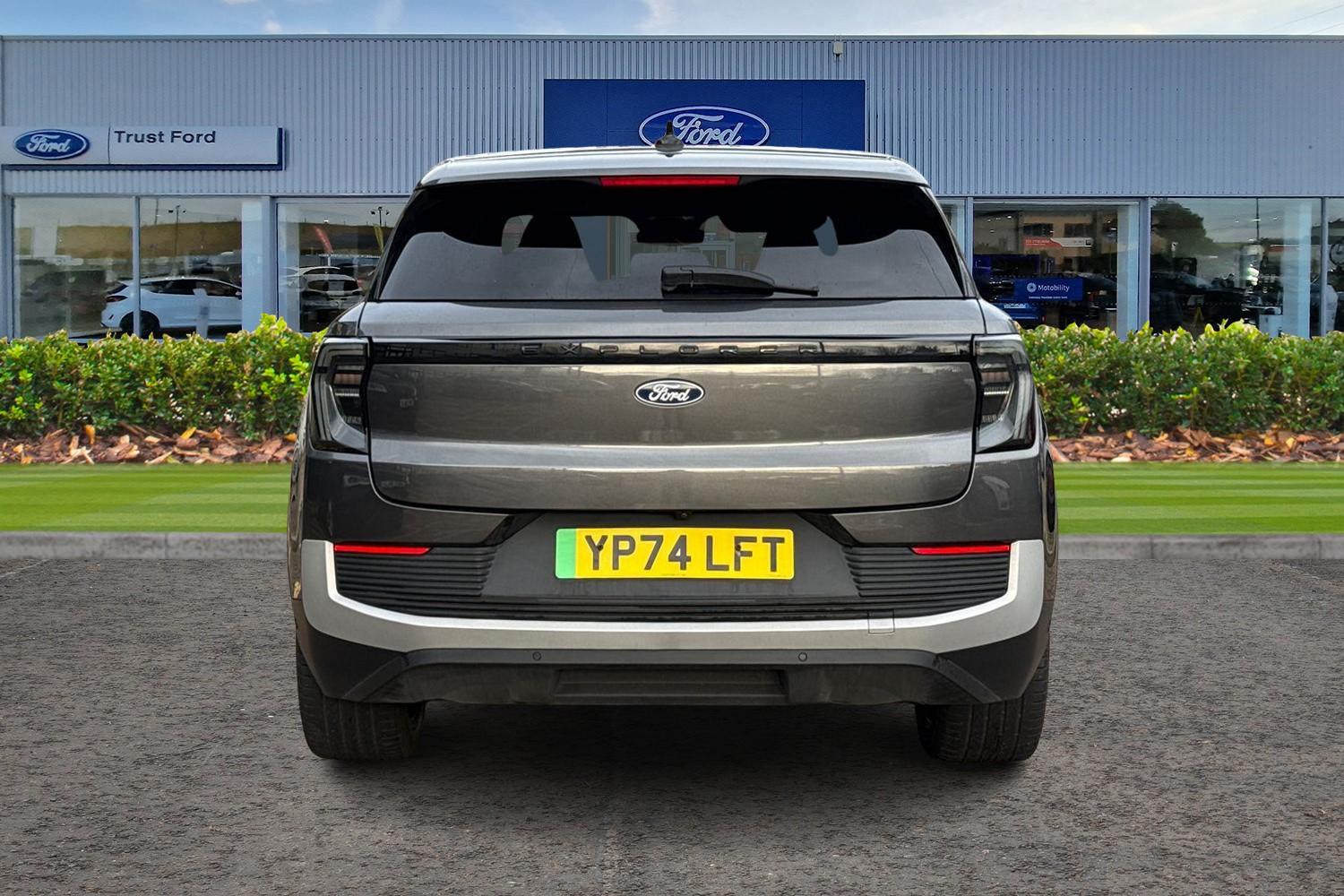 Ford Explorer Photo 6