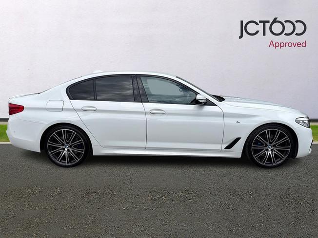 BMW 5 Series Photo 4