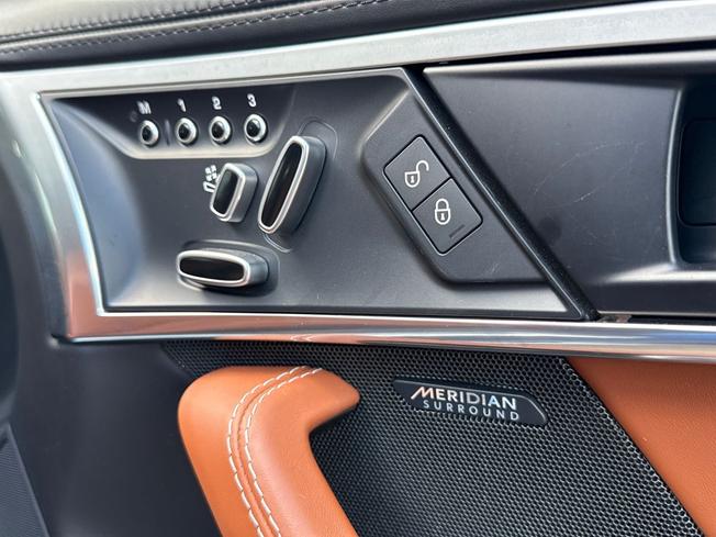 JAGUAR F-Type Photo 29