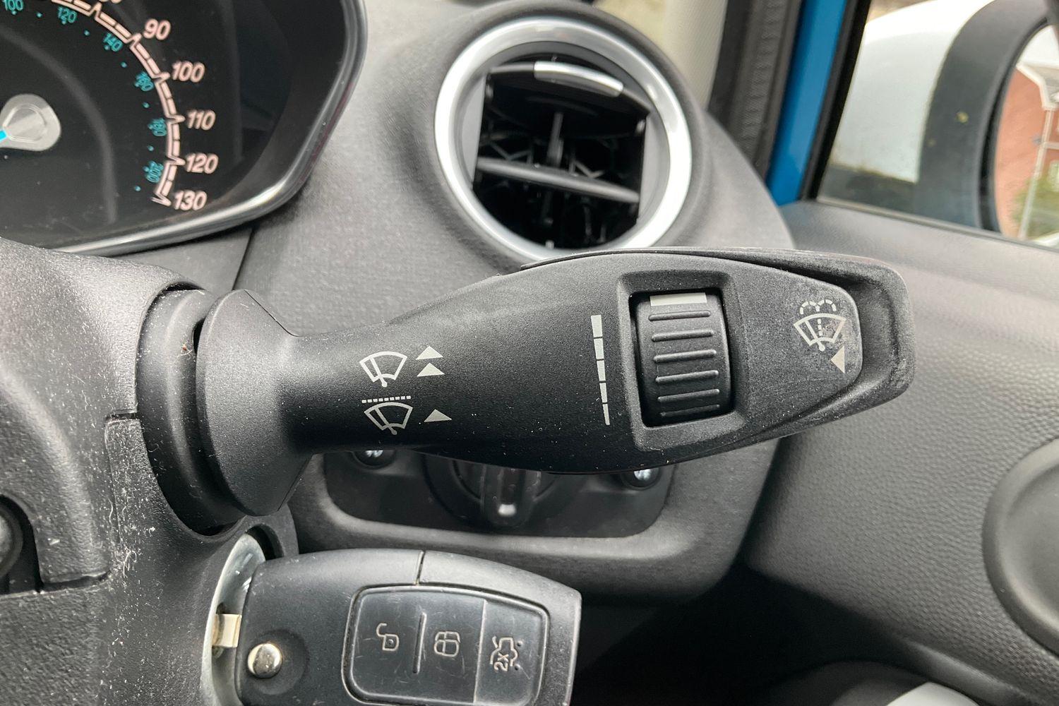 Ford FIESTA Photo 14