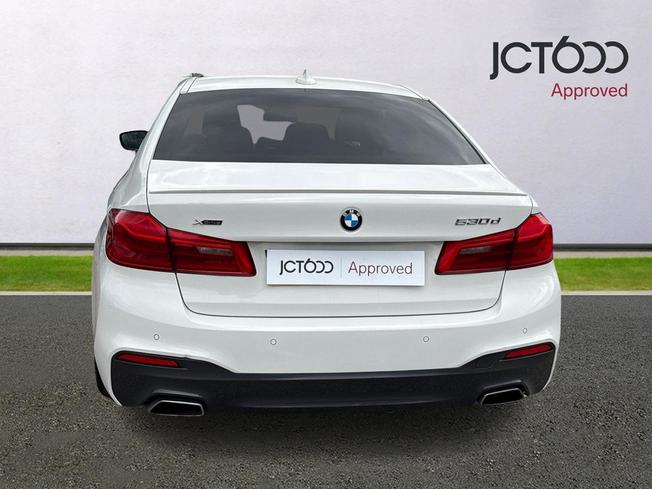 BMW 5 Series Photo 7