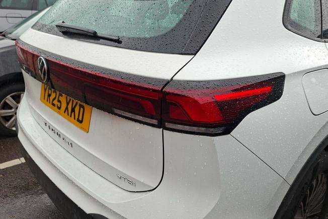 VOLKSWAGEN Tiguan Photo 18