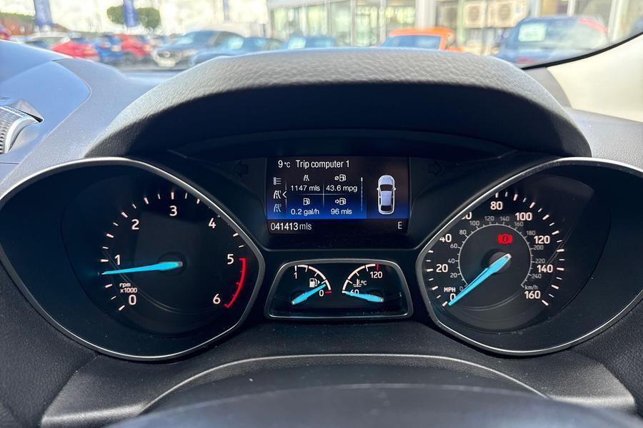 Ford KUGA Photo autoimg-0fc9a6c8ea7e5812eea94b7ce903410b6cc21ca9.jpg