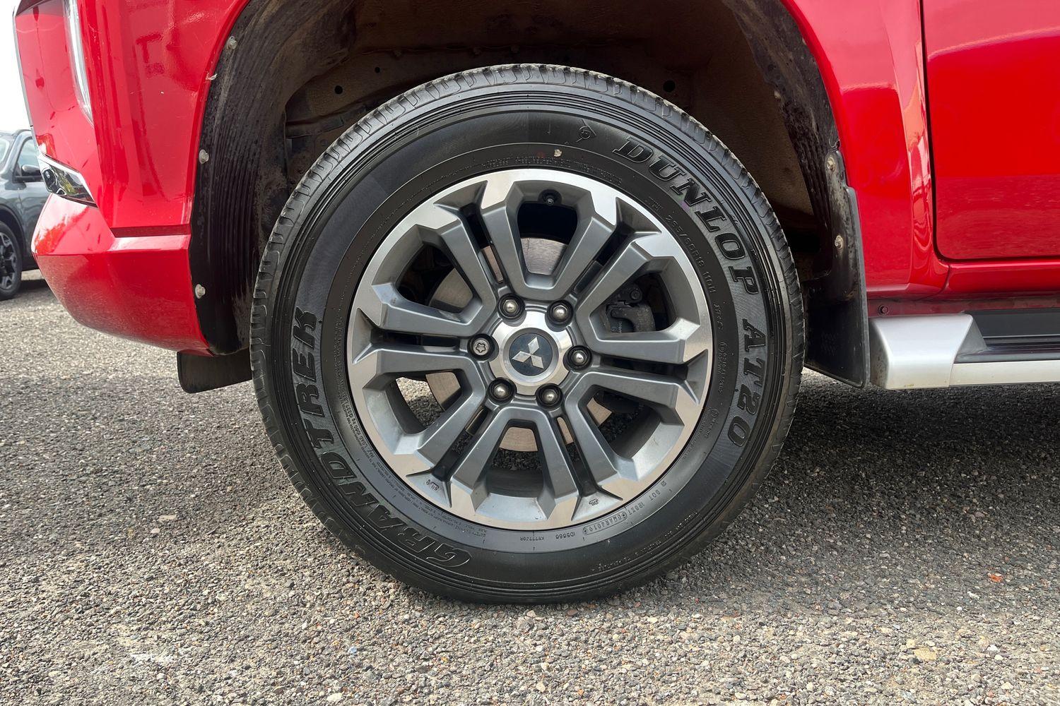 Mitsubishi L200 Photo 22