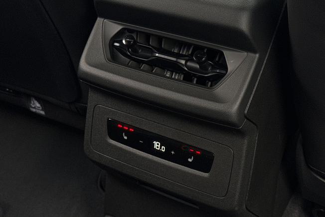 Audi Q6 e-tron Photo 28