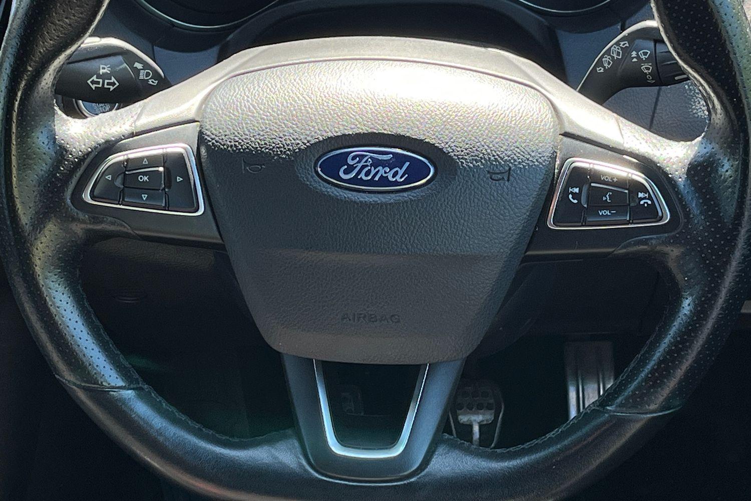 Ford FOCUS Photo 11