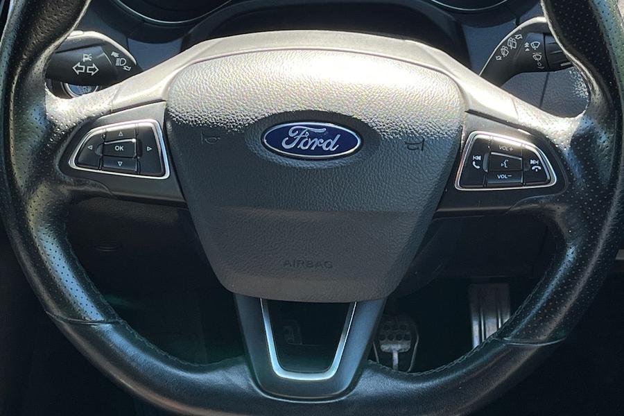 Ford FOCUS Photo autoimg-0fdf483333cb6616dc569ce0b8b0108094327178.jpg