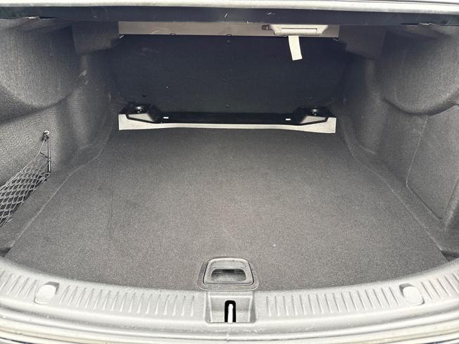 MERCEDES-BENZ E Class Photo 12