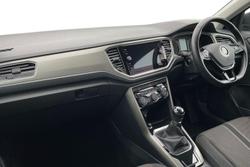 Volkswagen T-Roc Photo 2