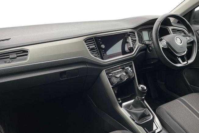 Volkswagen T-Roc Photo 2