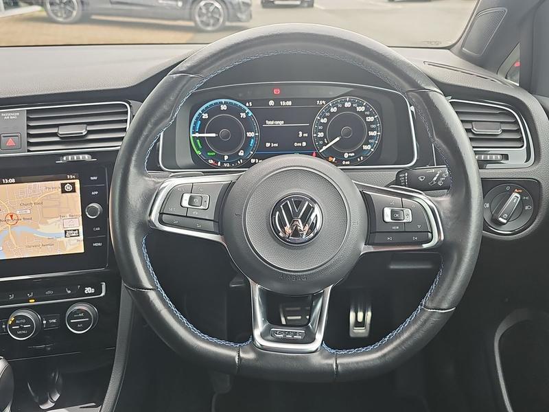 Used Volkswagen Golf NV20MSU 32