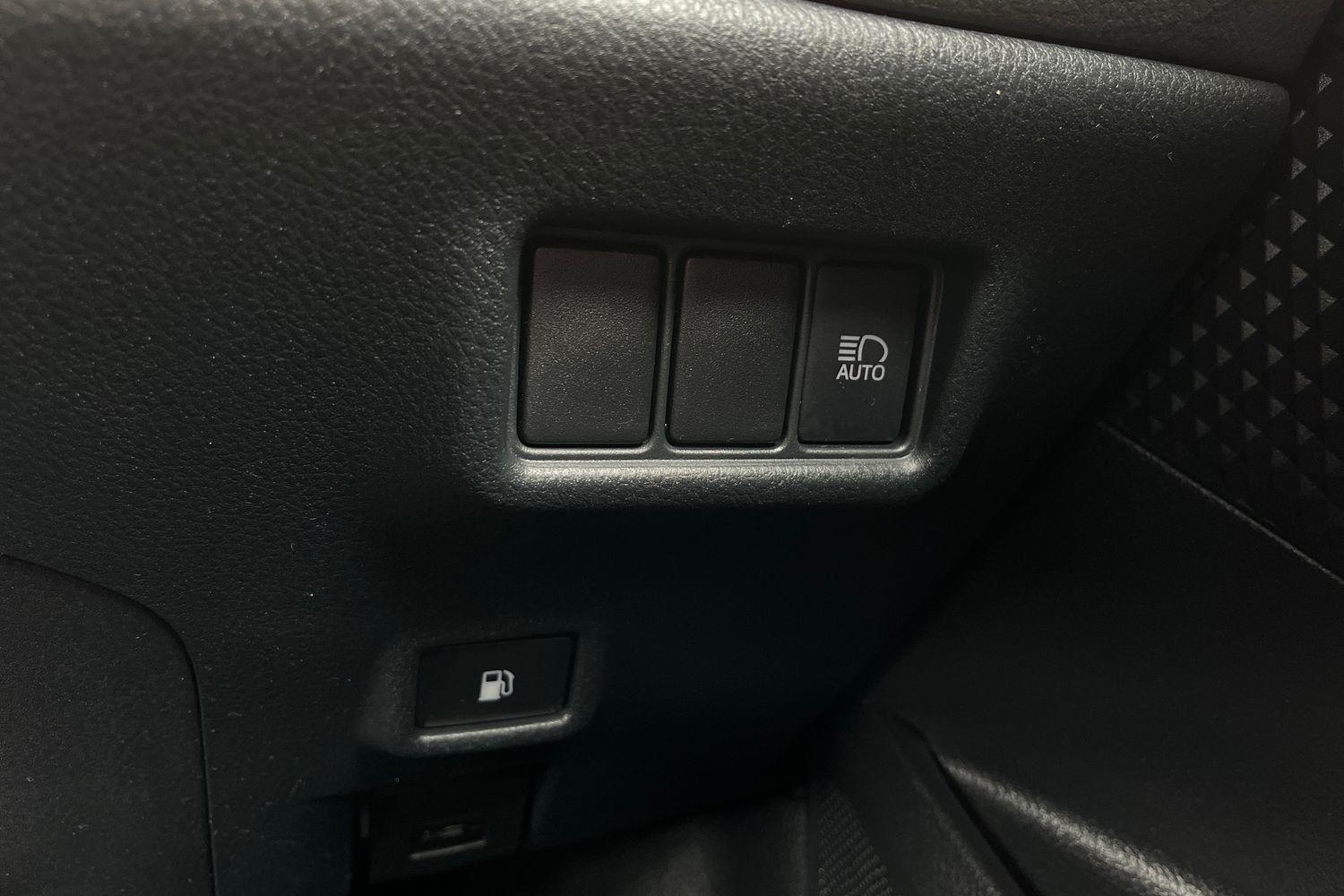 Toyota C-HR Photo 35