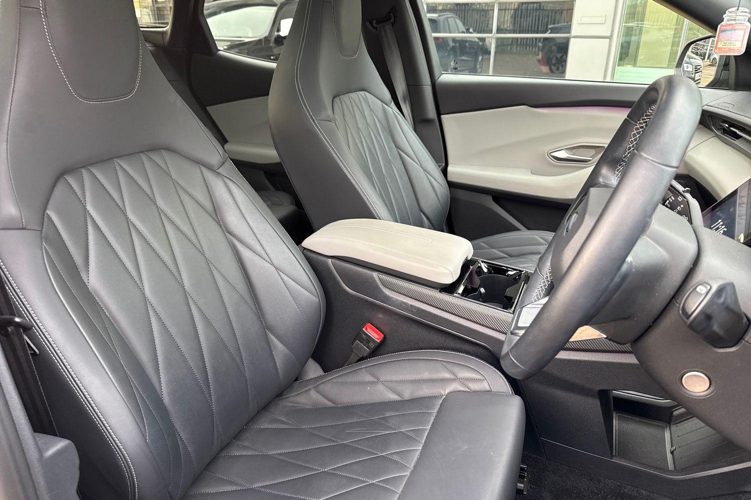 Ford Explorer Photo 16