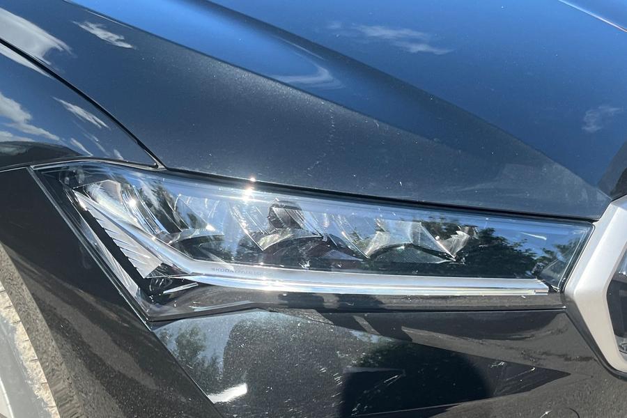 Skoda SUPERB Photo autoimg-1006d1e4231882d181f527bfb215ba77f1c22bd1.jpg