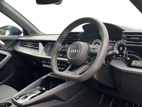 Audi A3 Photo autoimg-100cc0ebb789fbd68cc8c393581f8d097ff6b380.jpg