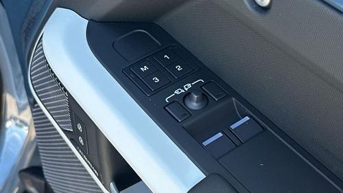 Land Rover Defender Photo autoimg-1015b9b4edc5730414fd18622d2c8c56b99d4e29.jpg