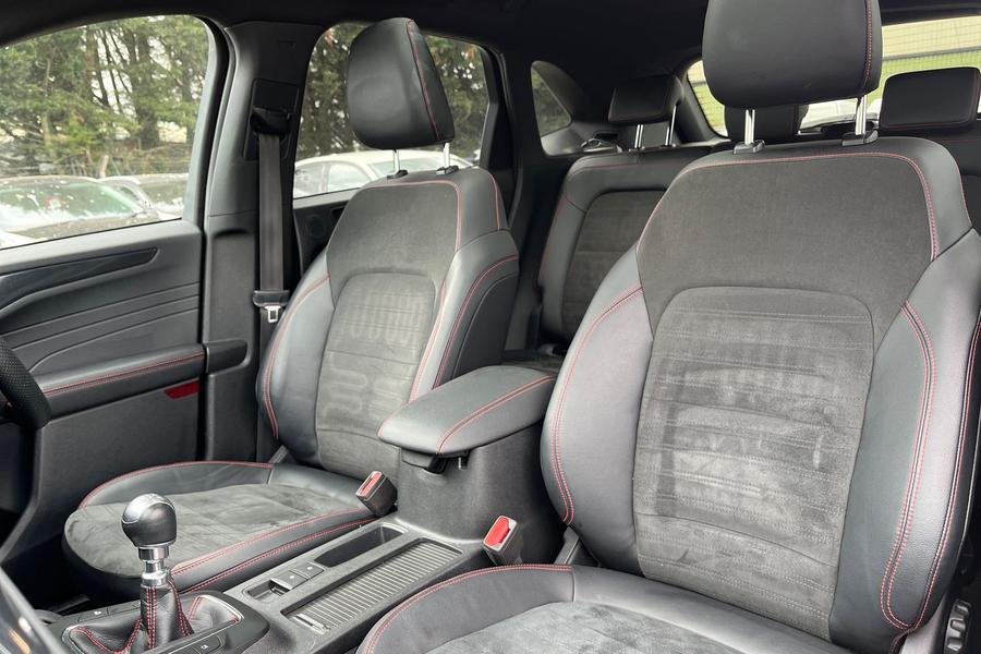 Ford KUGA Photo autoimg-1016209534aadf0d819ed171baf547cb158bbf25.jpg