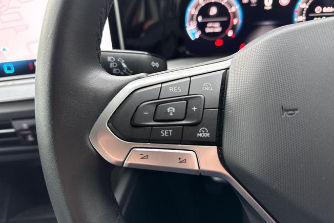 VOLKSWAGEN Golf Photo 16