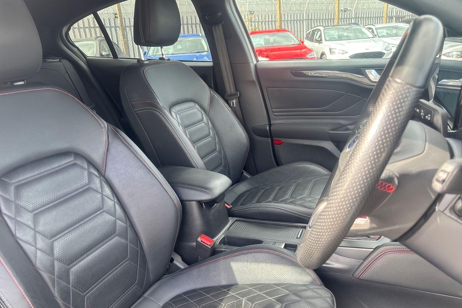 Ford Focus Photo 16