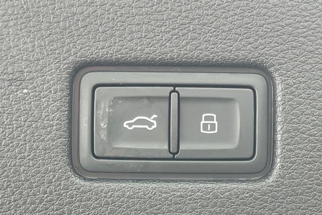 AUDI Rsq8 Photo 42