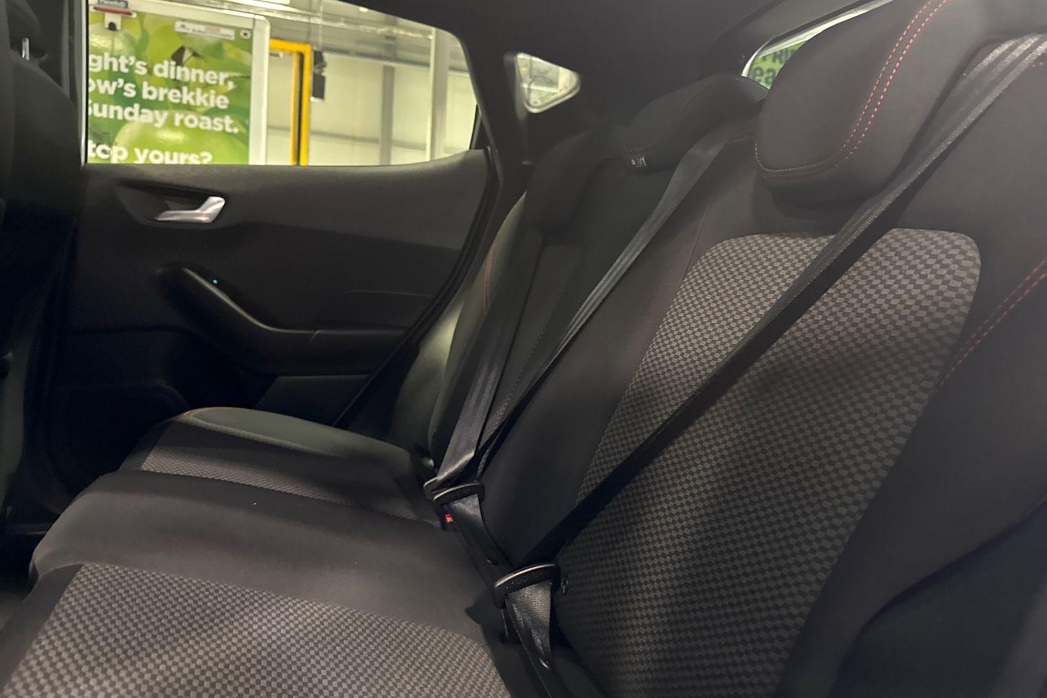 Ford FIESTA Photo 19