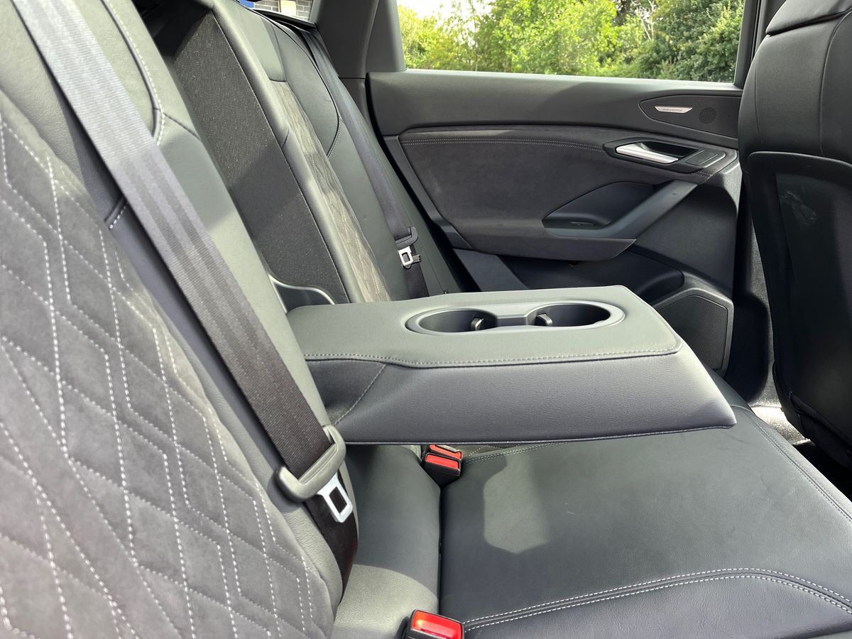 Audi Q6 e-tron Photo 35