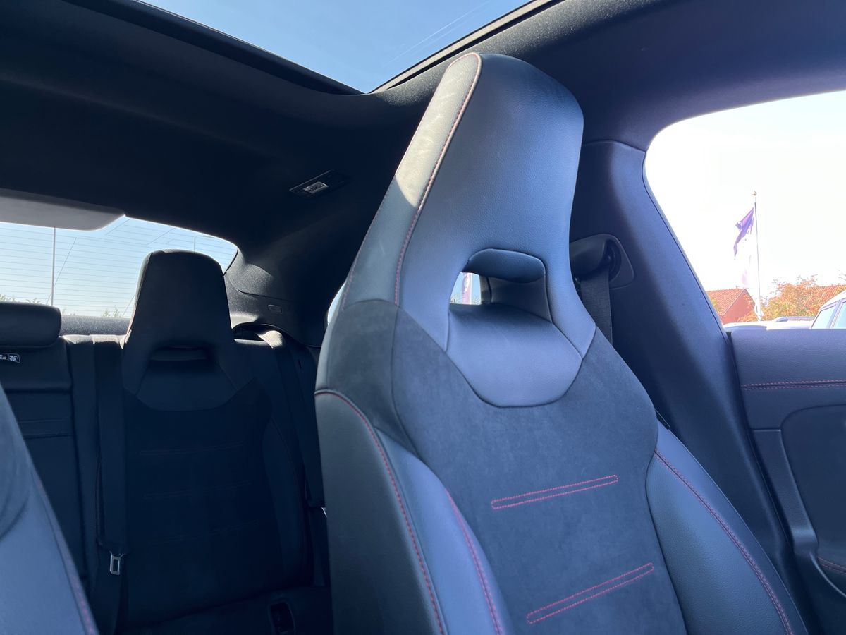 Mercedes-Benz CLA Photo 38