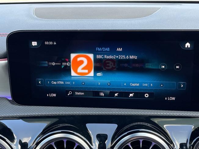 MERCEDES-BENZ CLA Photo 13