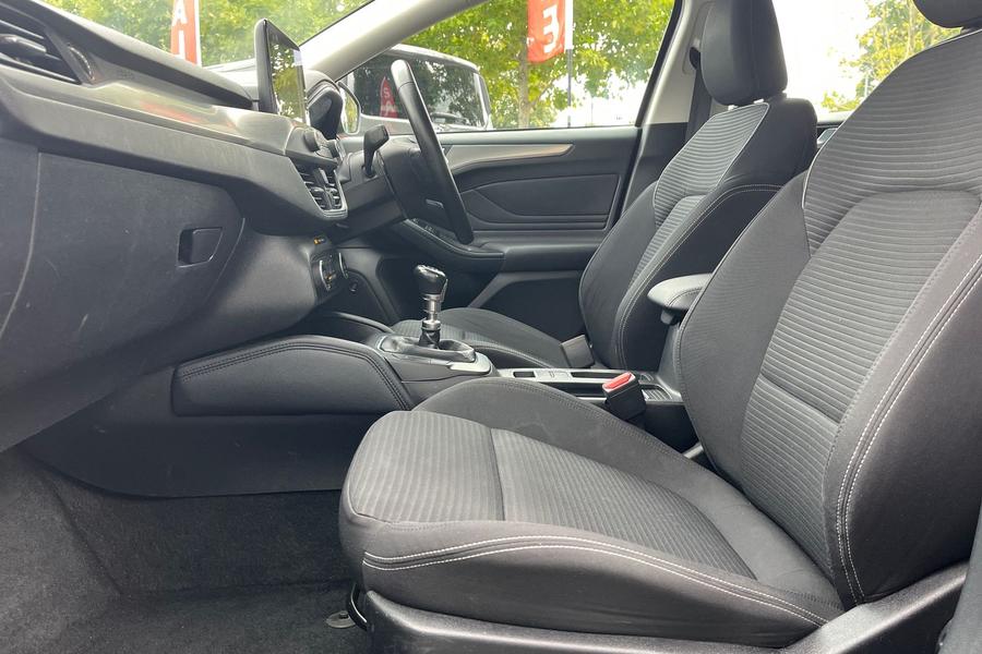 Ford FOCUS Photo autoimg-102bb889f37e38f9c3644e2a7f232dcd1c1e0580.jpg