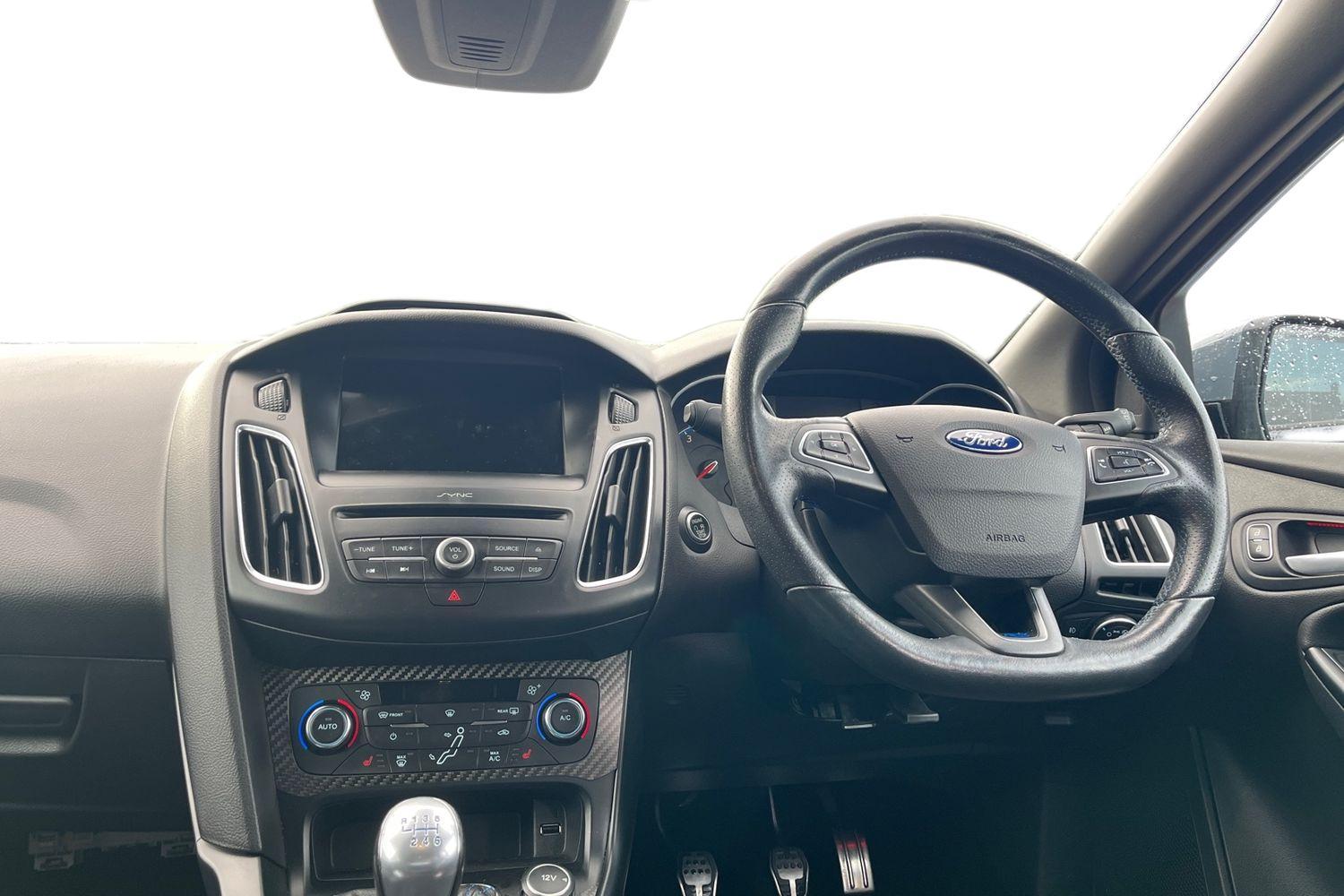 Ford FOCUS RS Photo 9