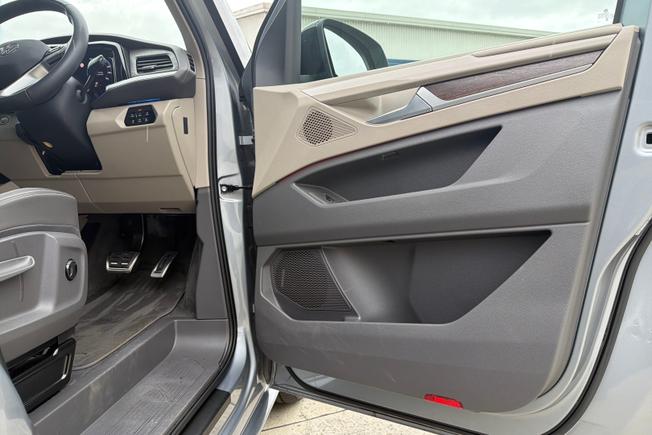 VOLKSWAGEN Multivan Photo 36