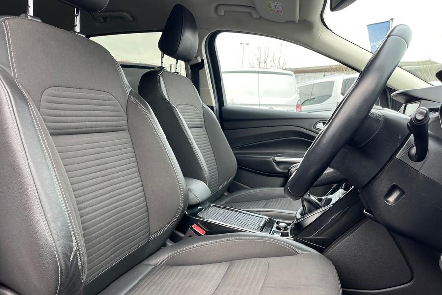 Ford KUGA Photo autoimg-103d3eba1fe9cac78b08f9ecf4e353a0bd31a9ca.jpg