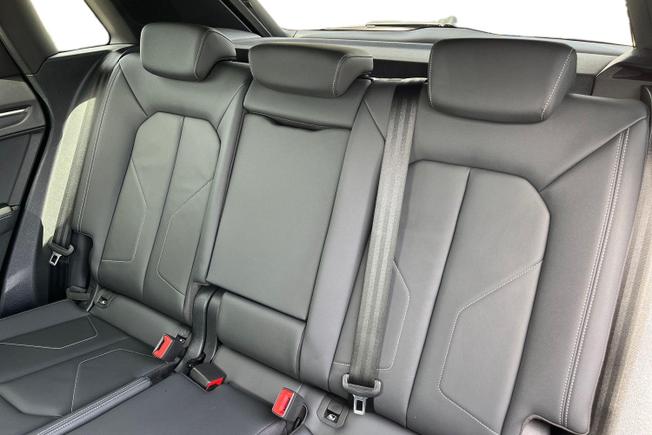 AUDI Q3 Photo 9