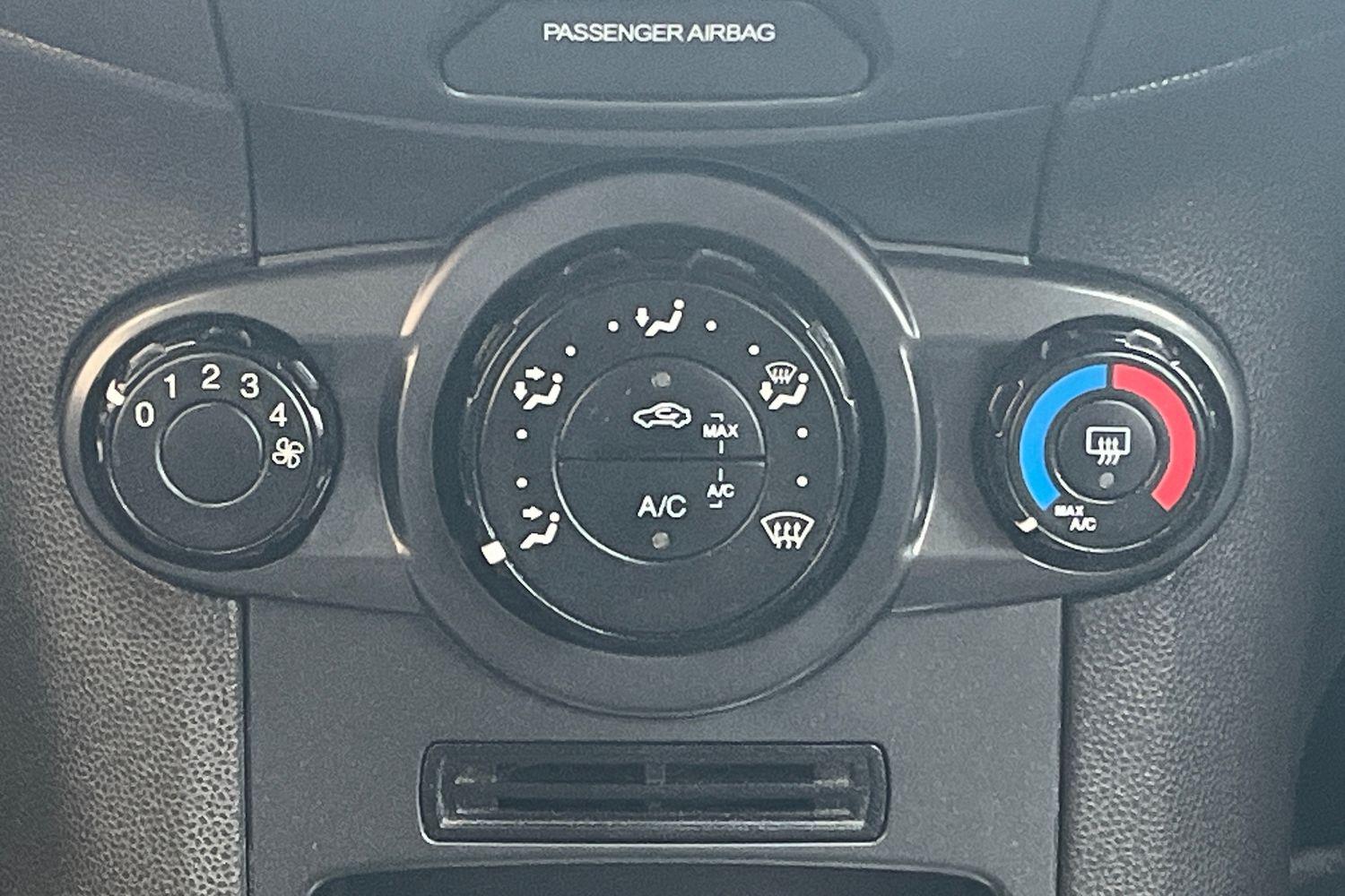 Ford Fiesta Photo 26