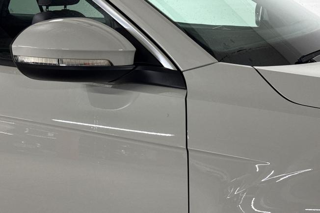 VOLKSWAGEN T-Roc Photo 20