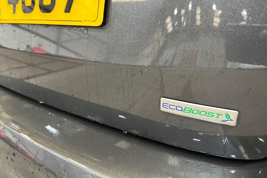 Ford FOCUS Photo autoimg-103fd7d8b9499864dea6cd5f69cb6bbed8a32491.jpg