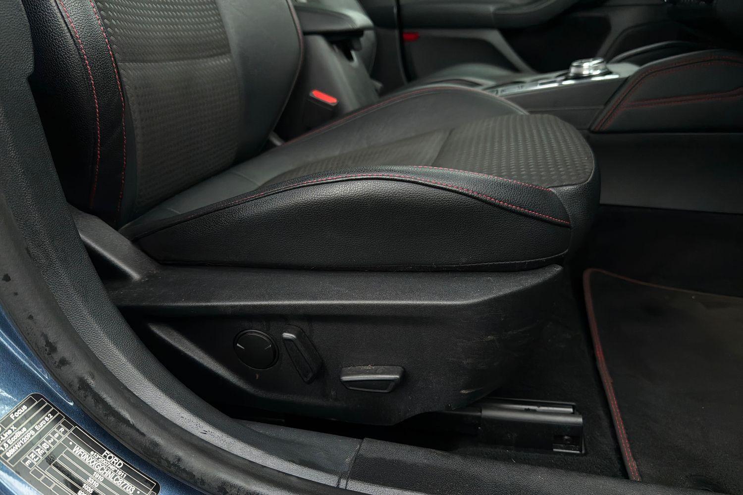 Ford FOCUS Photo 35