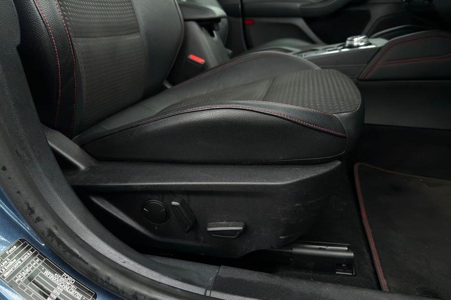 Ford FOCUS Photo autoimg-104633f648f030b00418f99808a503b3d489b024.jpg